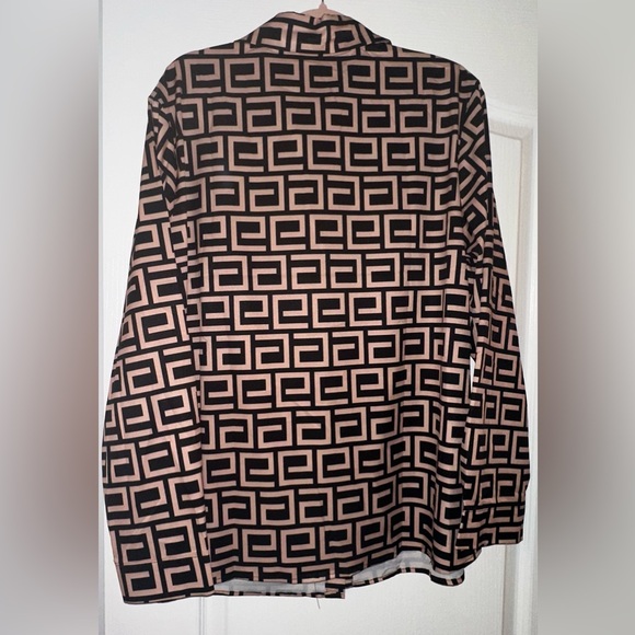 Geometric Patterned Button-Up Shirt - Picture 4 of 7